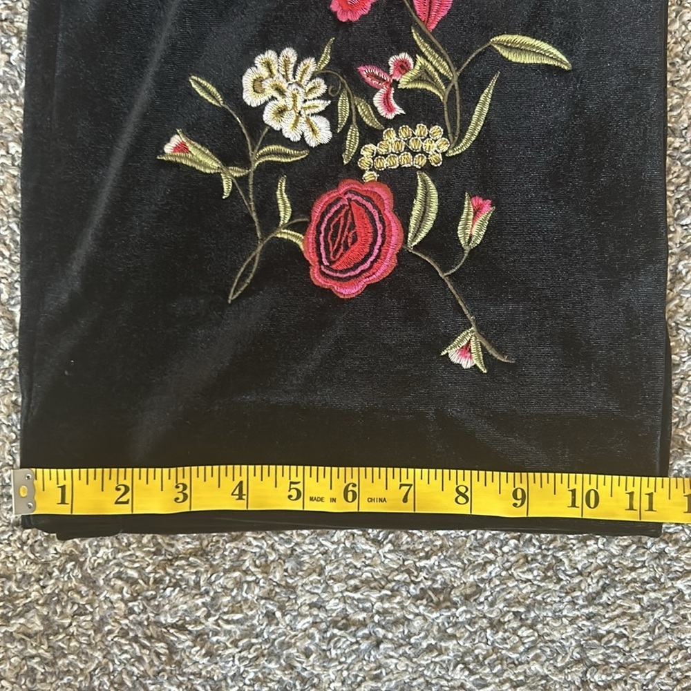 Drew NWT velvet wide leg pull on pants with floral embroidery size small - Picture 4 of 10